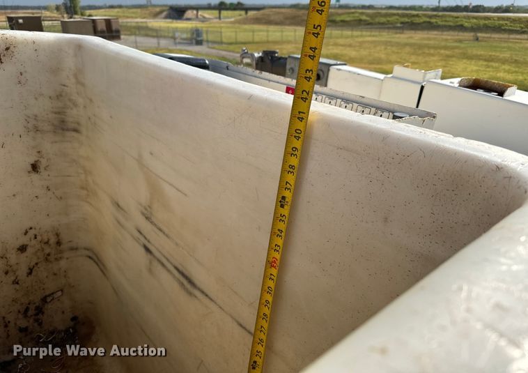 image for item LF9859 2009 International DuraStar 4300  bucket truck