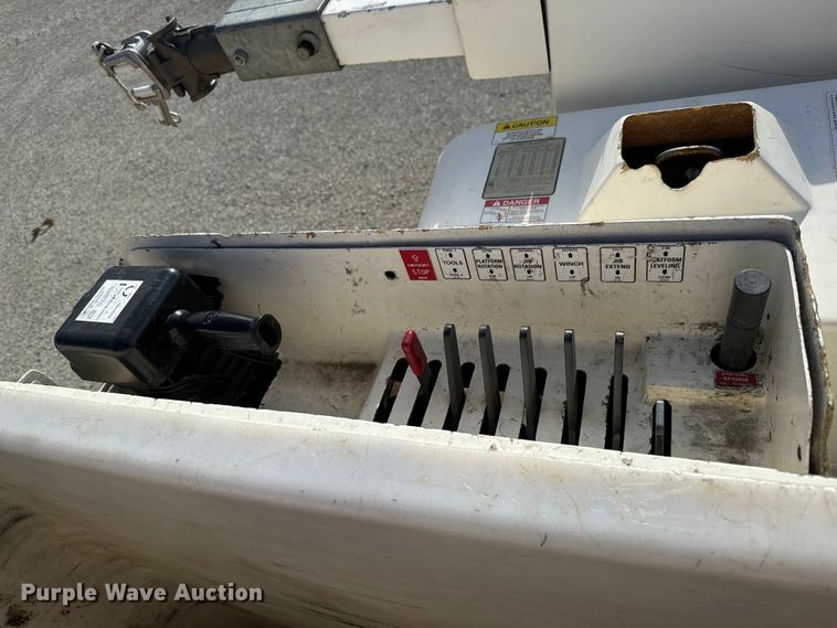 image for item LF9859 2009 International DuraStar 4300  bucket truck