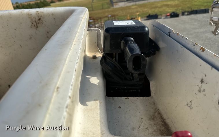 image for item LF9859 2009 International DuraStar 4300  bucket truck