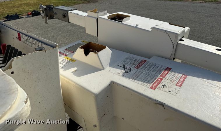 image for item LF9859 2009 International DuraStar 4300  bucket truck