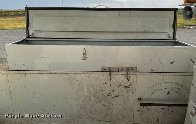 image for item LF9859 2009 International DuraStar 4300  bucket truck