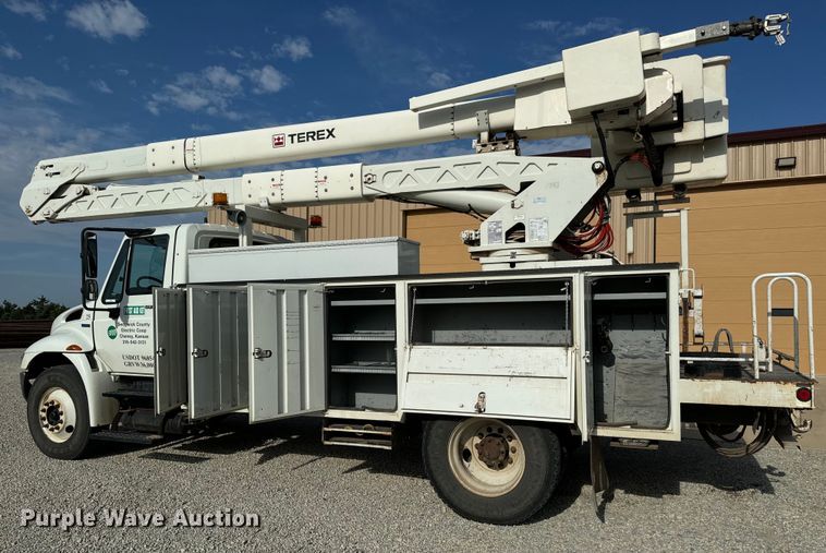 image for item LF9859 2009 International DuraStar 4300  bucket truck