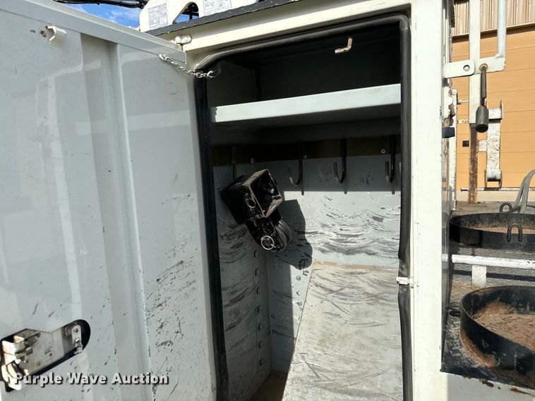 image for item LF9859 2009 International DuraStar 4300  bucket truck