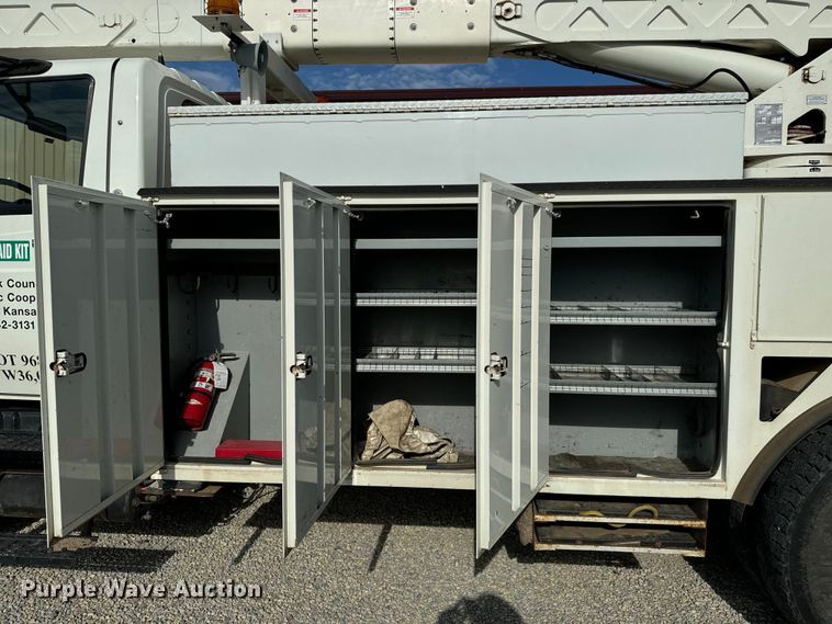 image for item LF9859 2009 International DuraStar 4300  bucket truck