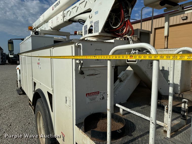 image for item LF9859 2009 International DuraStar 4300  bucket truck