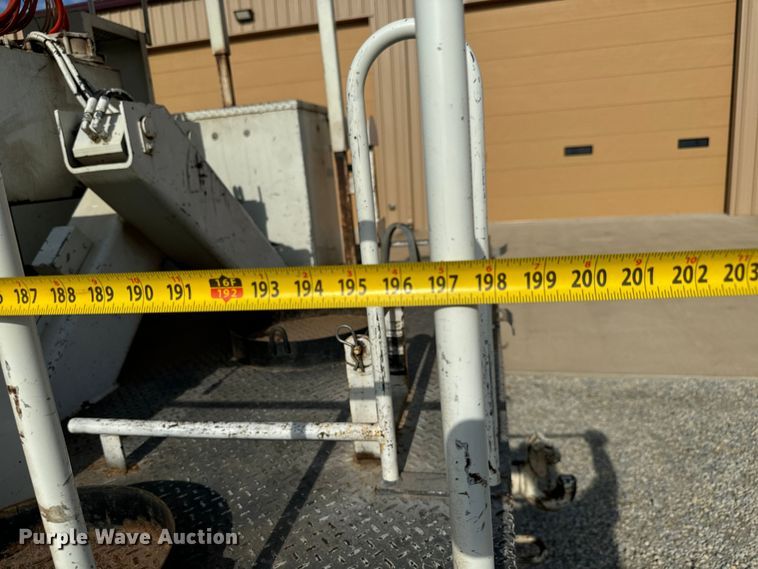 image for item LF9859 2009 International DuraStar 4300  bucket truck