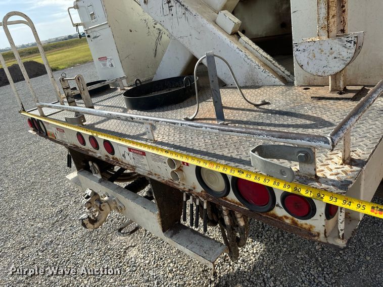 image for item LF9859 2009 International DuraStar 4300  bucket truck