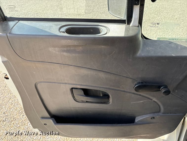 image for item LF9859 2009 International DuraStar 4300  bucket truck