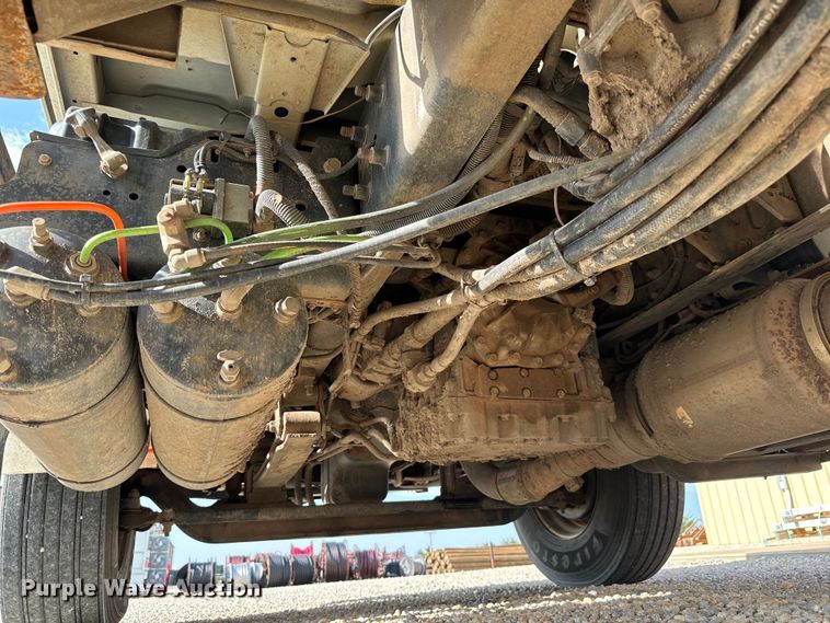 image for item LF9859 2009 International DuraStar 4300  bucket truck