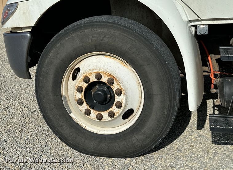 image for item LF9859 2009 International DuraStar 4300  bucket truck