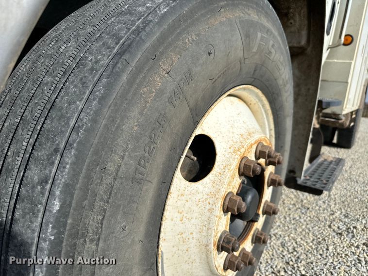 image for item LF9859 2009 International DuraStar 4300  bucket truck