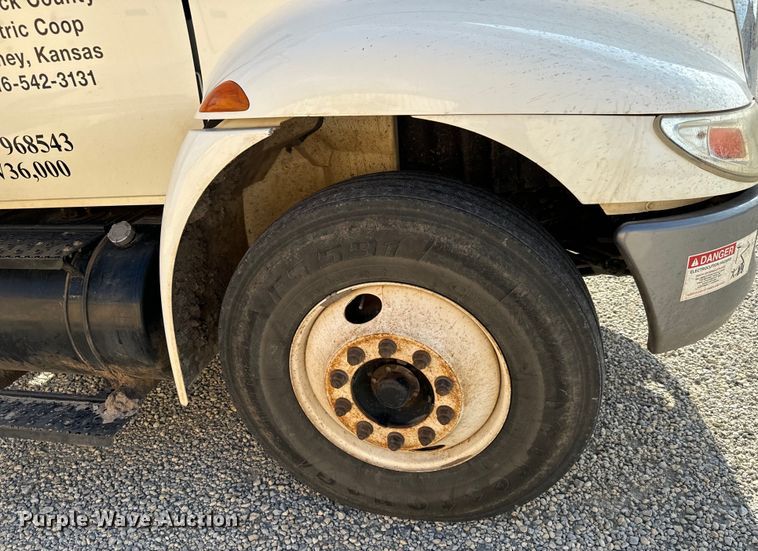 image for item LF9859 2009 International DuraStar 4300  bucket truck