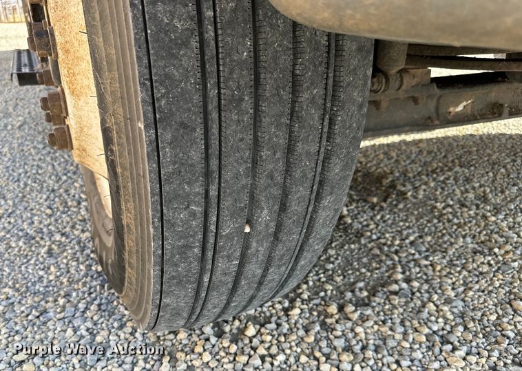 image for item LF9859 2009 International DuraStar 4300  bucket truck