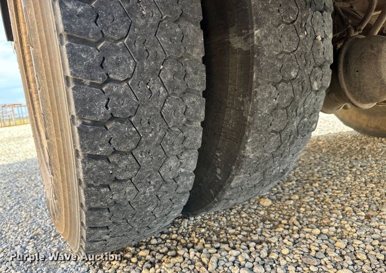 image for item LF9859 2009 International DuraStar 4300  bucket truck