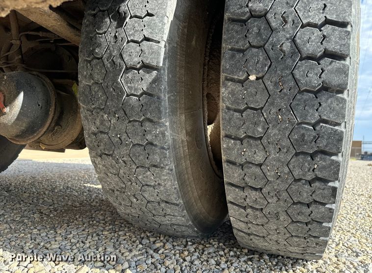 image for item LF9859 2009 International DuraStar 4300  bucket truck