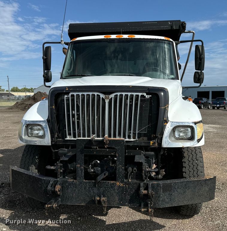 image for item LF9860 2004 International 7500 dump truck