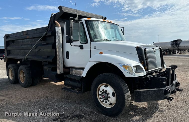 image for item LF9860 2004 International 7500 dump truck