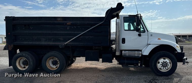 image for item LF9860 2004 International 7500 dump truck