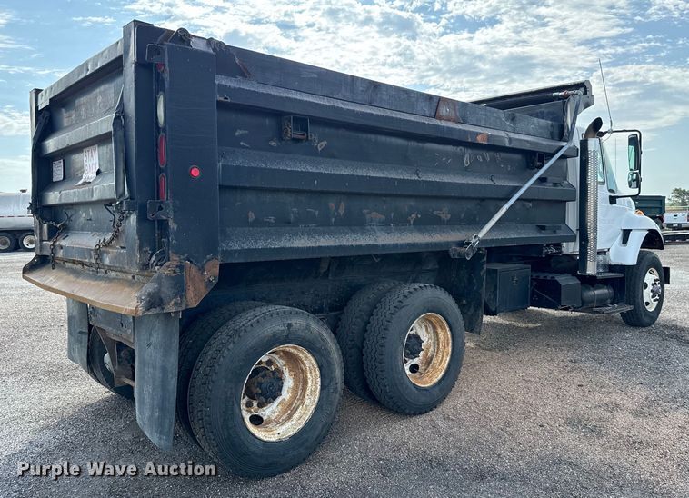 image for item LF9860 2004 International 7500 dump truck