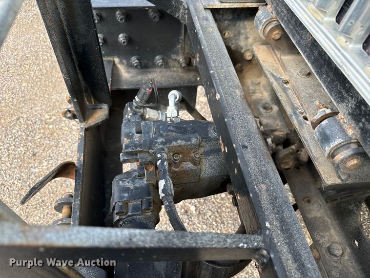 image for item LF9860 2004 International 7500 dump truck