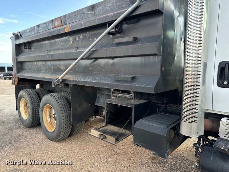 image for item LF9860 2004 International 7500 dump truck