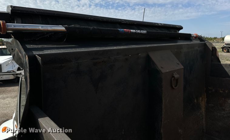 image for item LF9860 2004 International 7500 dump truck