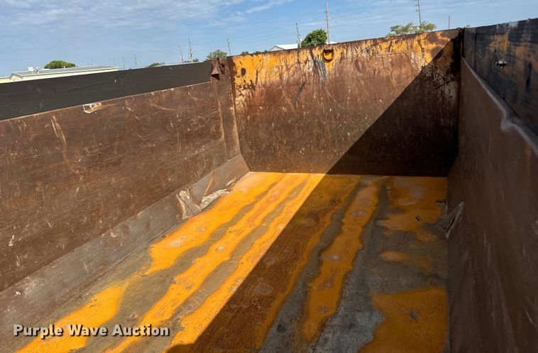 image for item LF9860 2004 International 7500 dump truck