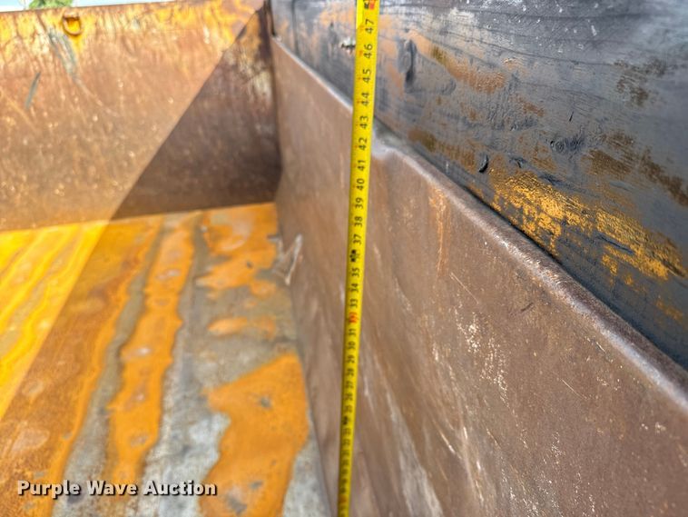 image for item LF9860 2004 International 7500 dump truck