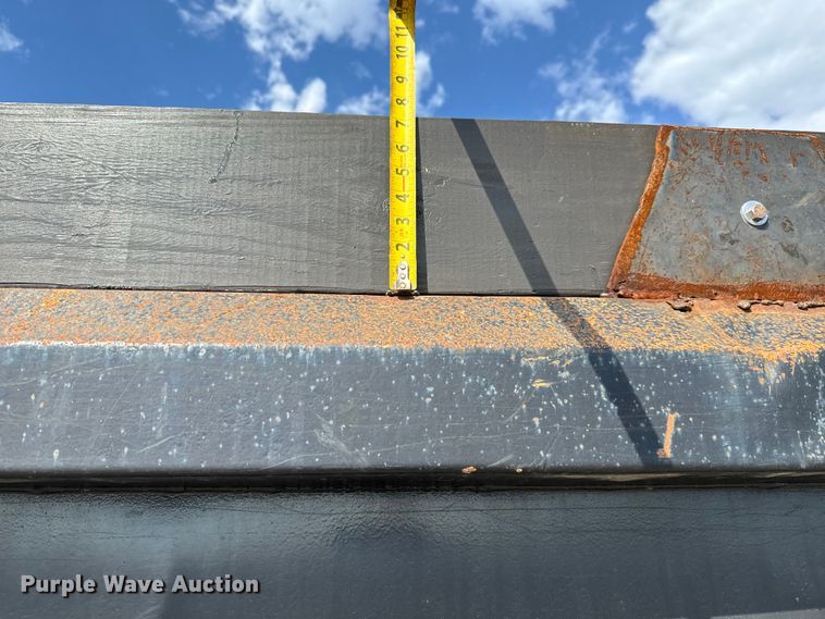 image for item LF9860 2004 International 7500 dump truck