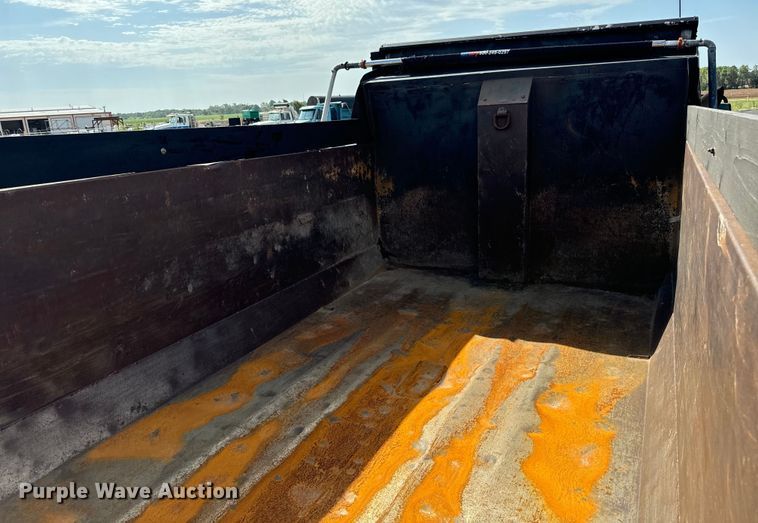 image for item LF9860 2004 International 7500 dump truck