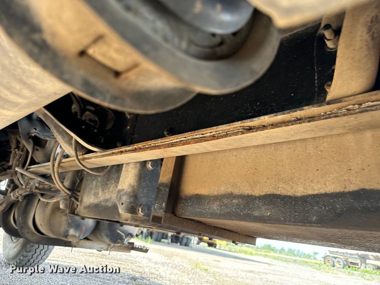 image for item LF9860 2004 International 7500 dump truck