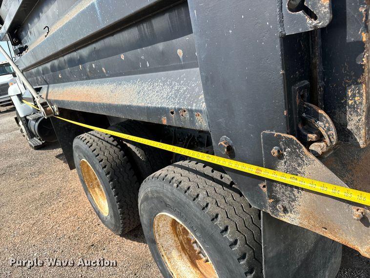 image for item LF9860 2004 International 7500 dump truck