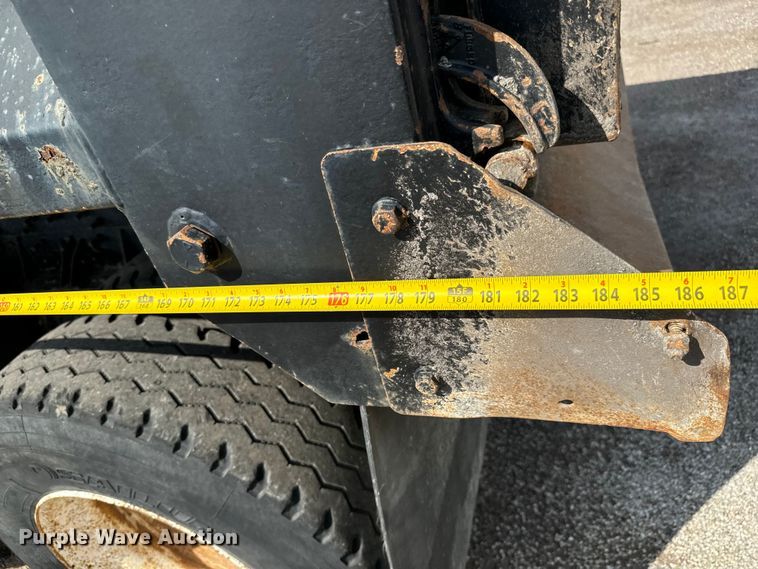 image for item LF9860 2004 International 7500 dump truck