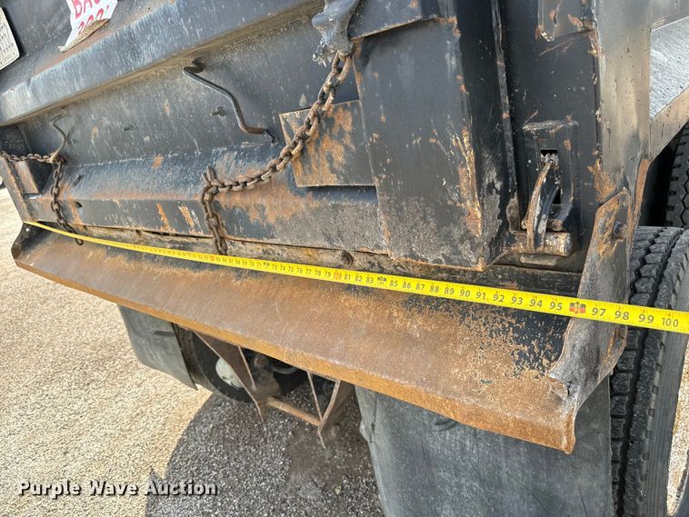 image for item LF9860 2004 International 7500 dump truck