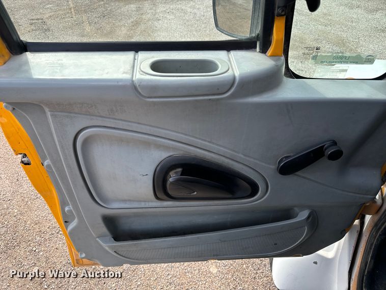 image for item LF9860 2004 International 7500 dump truck