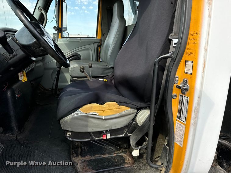 image for item LF9860 2004 International 7500 dump truck