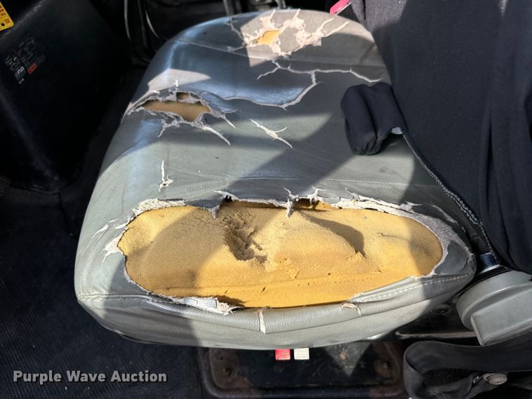 image for item LF9860 2004 International 7500 dump truck