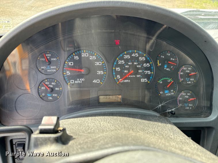 image for item LF9860 2004 International 7500 dump truck