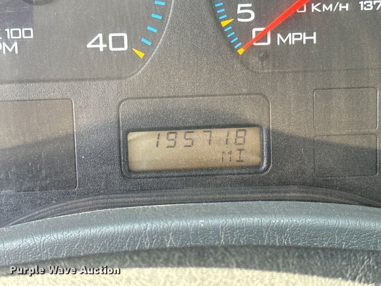 image for item LF9860 2004 International 7500 dump truck