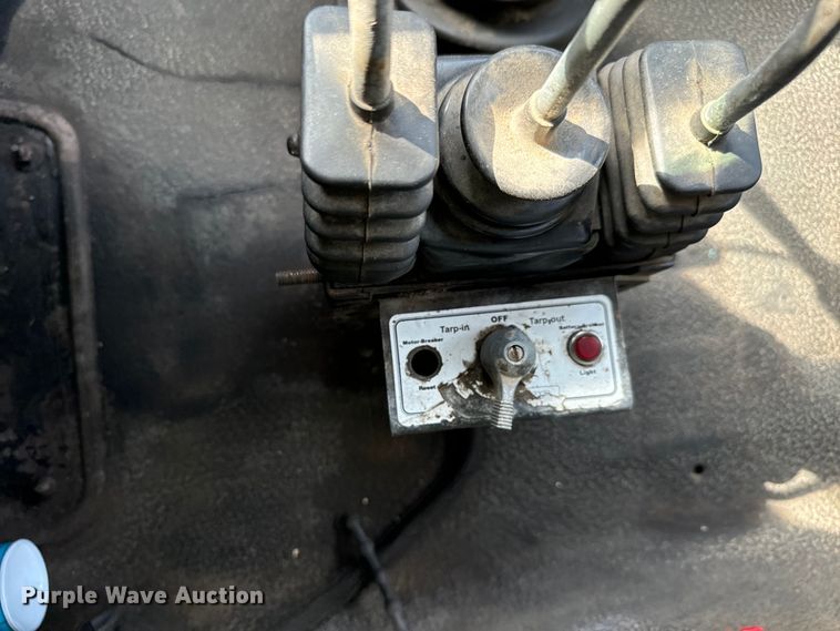 image for item LF9860 2004 International 7500 dump truck