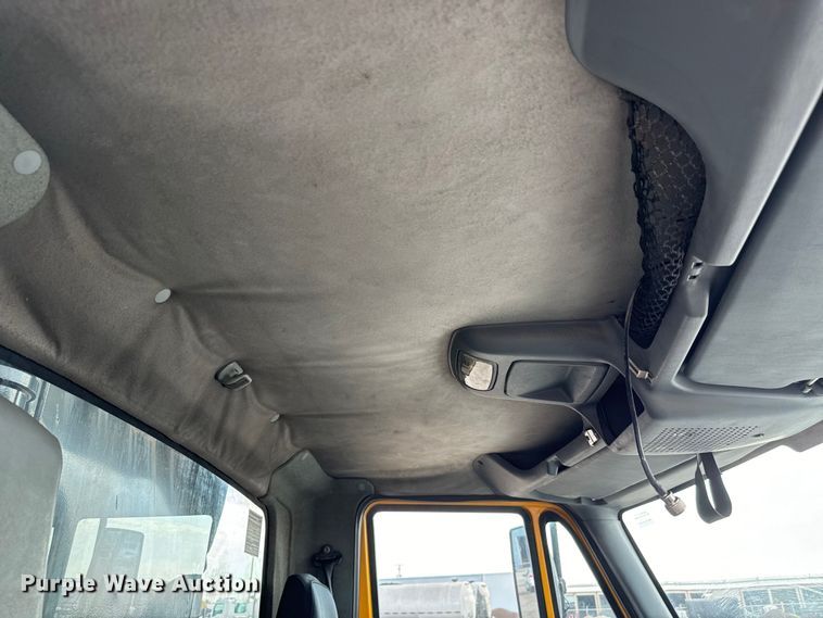 image for item LF9860 2004 International 7500 dump truck