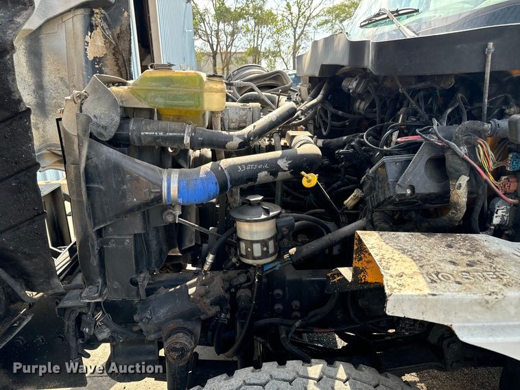 image for item LF9860 2004 International 7500 dump truck