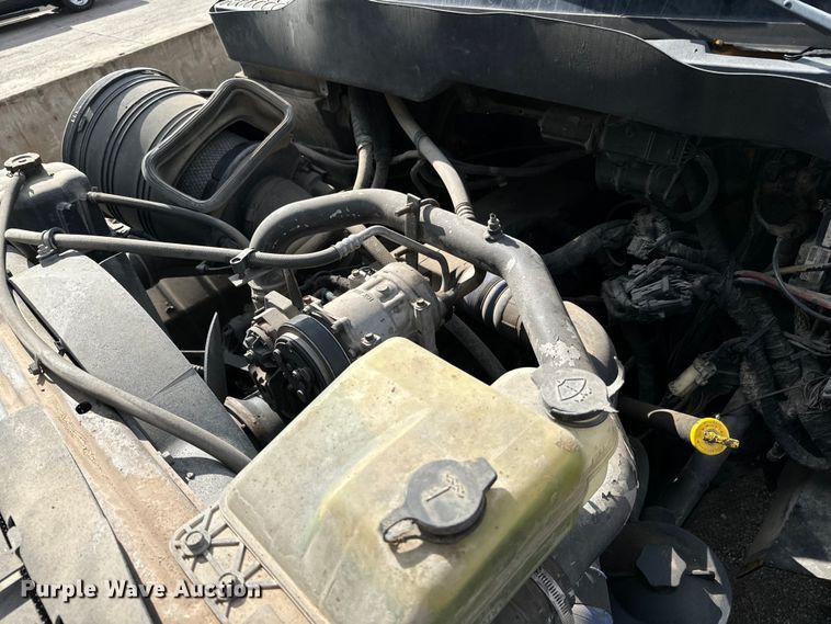 image for item LF9860 2004 International 7500 dump truck