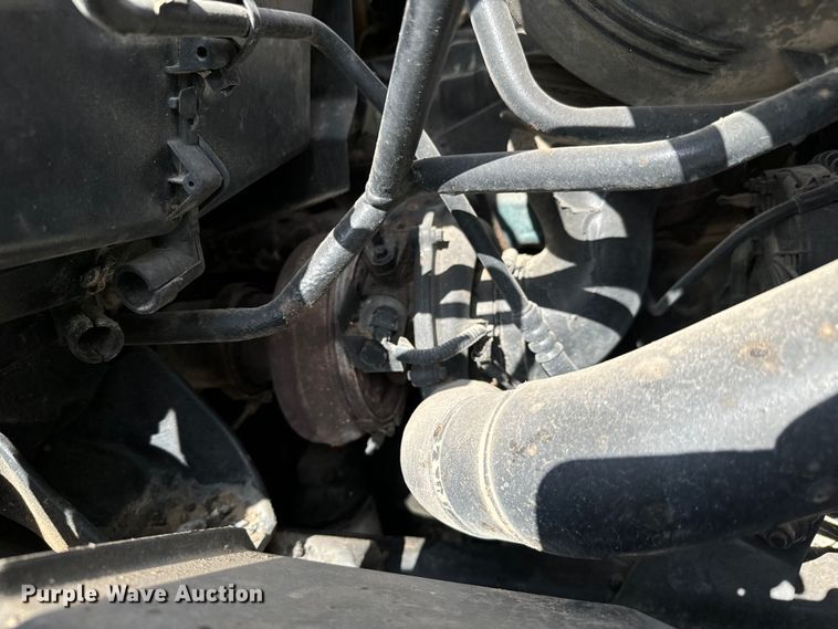 image for item LF9860 2004 International 7500 dump truck