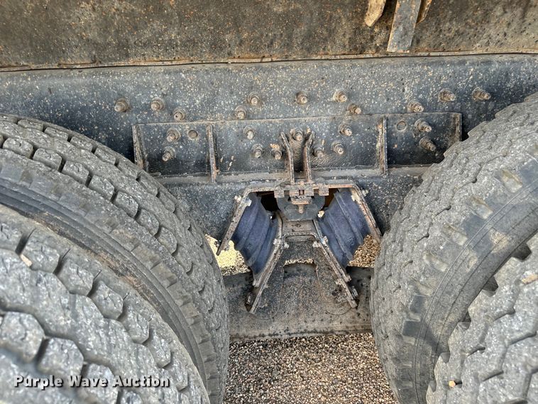 image for item LF9860 2004 International 7500 dump truck