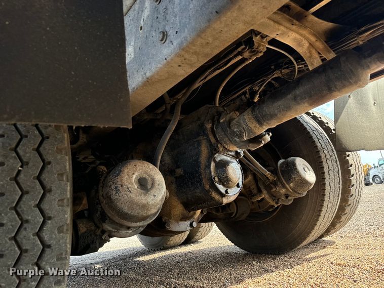 image for item LF9860 2004 International 7500 dump truck