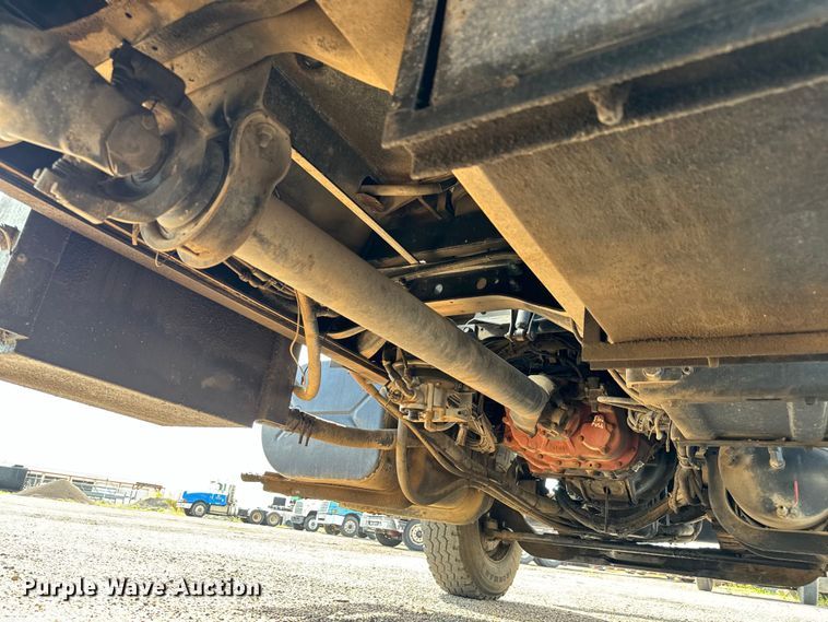 image for item LF9860 2004 International 7500 dump truck