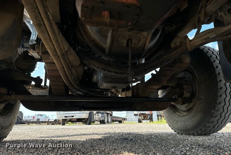 image for item LF9860 2004 International 7500 dump truck