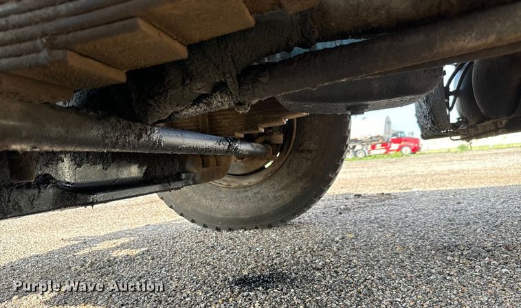 image for item LF9860 2004 International 7500 dump truck