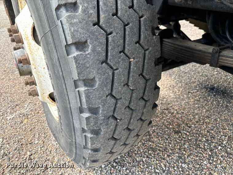 image for item LF9860 2004 International 7500 dump truck